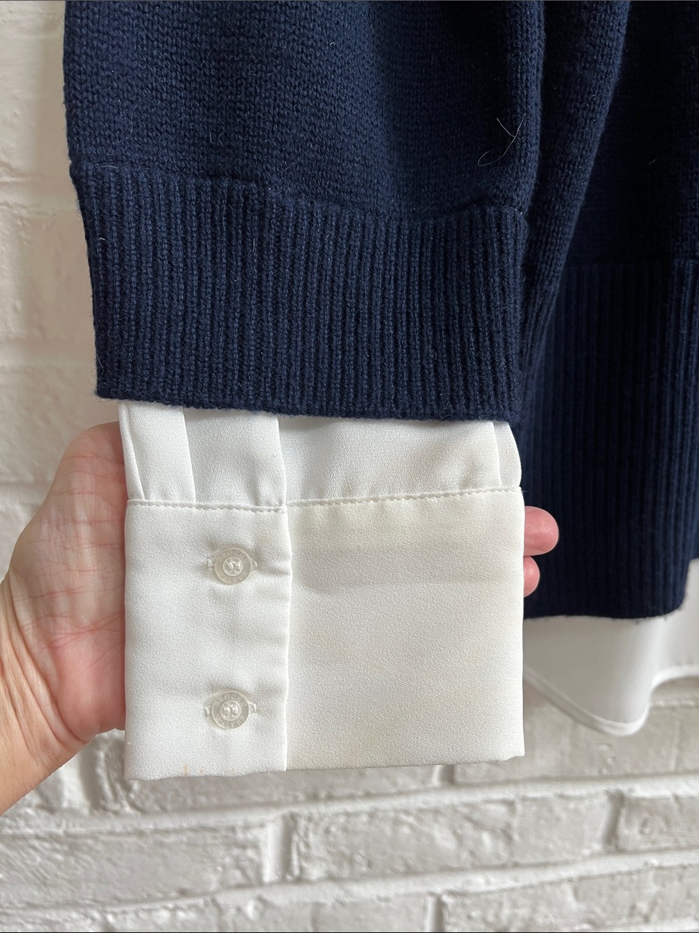 BROCHU WALKER Blue V-Neck Long sleeve Sweater Layered Look Sewn in White Shirt - Picture 11 of 16